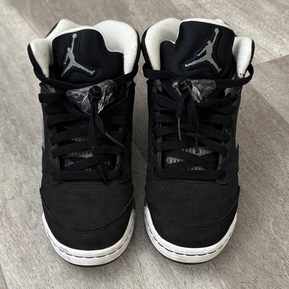 Jordan Kids Sneakers Black and White - Picture 2 of 5